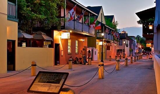 Evening-on-Hypolita-Street-in-downtown-St