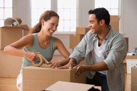 couple_with_moving_boxes-2